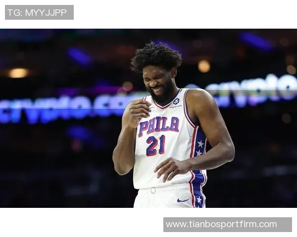 球队新星埃奇库姆首秀狂砍34分恩比德马克西等人欢庆泼水庆祝 球队新星埃奇库姆首秀狂砍34分恩比德马克西等人欢庆泼水庆祝