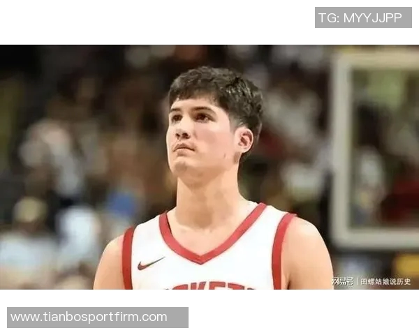 亨特分析莫布里与亚当斯的进攻风格差异及其对球队的影响