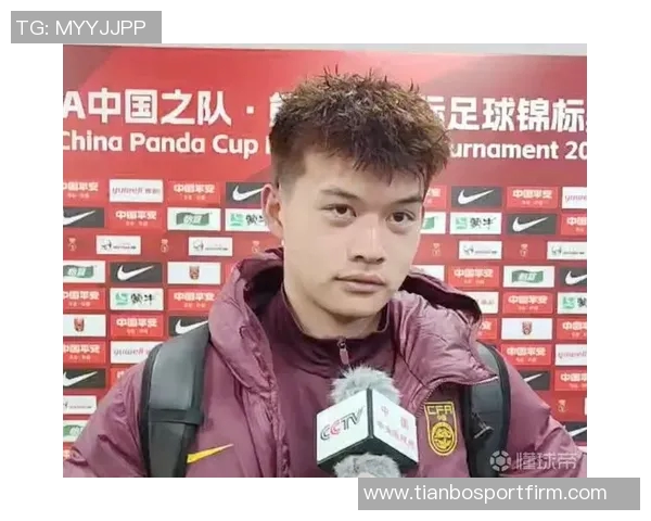 刘浩帆小禁区内解围失误险酿乌龙球队友遭殃令人捏把汗