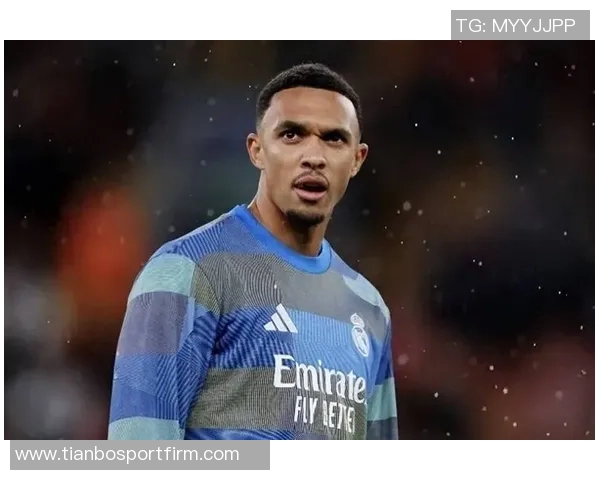 皇马全员集结阿诺德卡瓦哈尔赫伊森塞巴略斯齐聚训练场