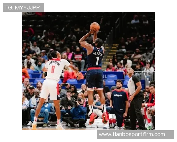 哈登首节表现出色8投5中斩获13分1篮板1助攻状态回暖令人期待