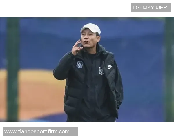 杨瀚森谈场上微笑背后的策略与心理游戏迷惑对手的同时也带来一丝嘲讽