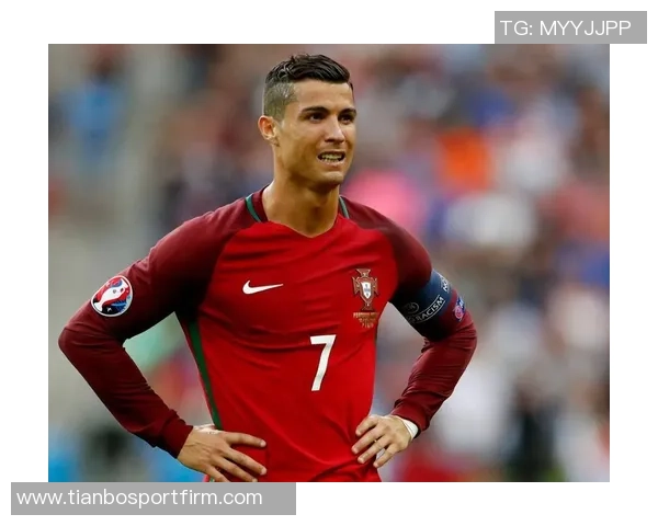 C罗手势暗示遭偷窃或将面临禁赛与罚款处罚