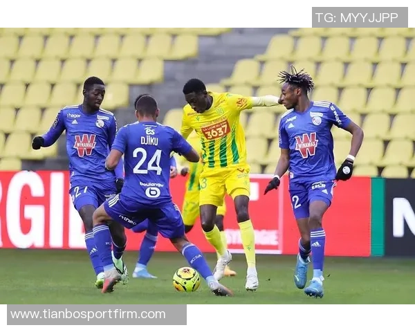 巴黎防线失误频频潘尼切利再进一球斯特拉斯堡扩大领先优势